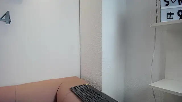 Snapshot of 1Sloppy_Fox4 chatting on December 15, 5:02 am 1Sloppy Fox4 online show from December 15, 5:02 am