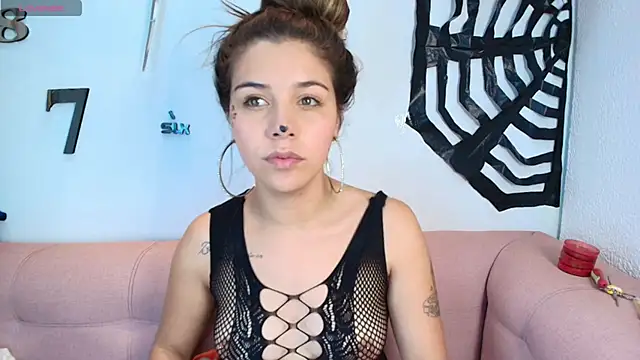 Snapshot of 1Sloppy_Fox4 chatting on October 26, 4:46 am 1Sloppy Fox4 online show from October 26, 4:46 am