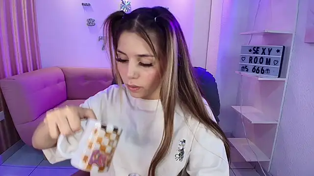 Snapshot of 1Sloppy_Fox4 chatting on November 13, 5:22 am 1Sloppy Fox4 online show from November 13, 5:22 am