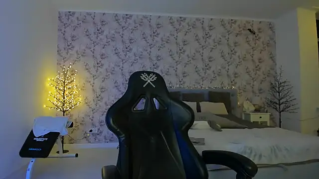 Snapshot of NancyLovee_ chatting on December 17, 2:44 pm NancyLovee online show from December 17, 2:44 pm