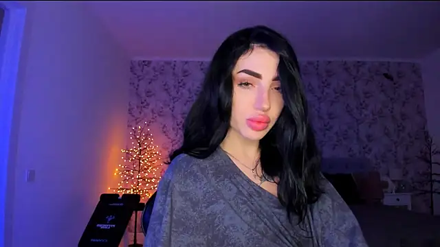 Snapshot of NancyLovee_ chatting on June 5, 8:47 pm NancyLovee online show from June 5, 8:47 pm
