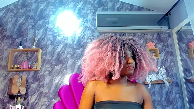 Snapshot of EMMAPARISS chatting on December 22, 11:54 am EMMAPARISS online show from December 22, 11:54 am