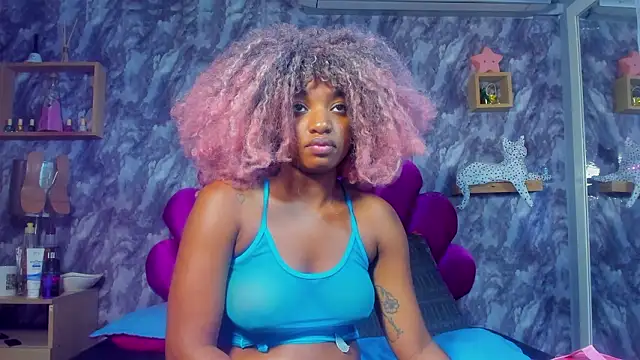 Snapshot of EMMAPARISS chatting on February 19, 12:02 pm EMMAPARISS online show from February 19, 12:02 pm