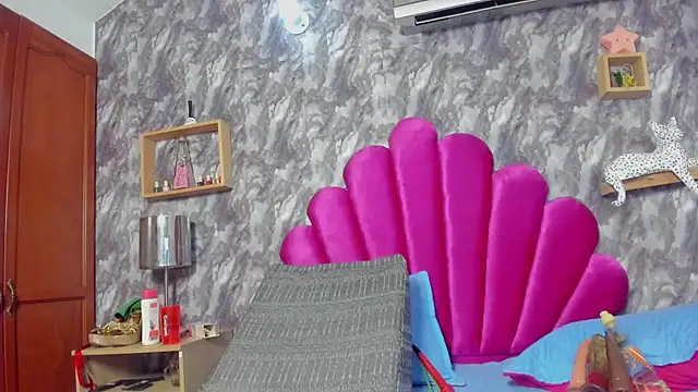EMMAPARISS online show from March 17, 9:46 pm