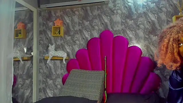 EMMAPARISS online show from October 29, 11:31 am