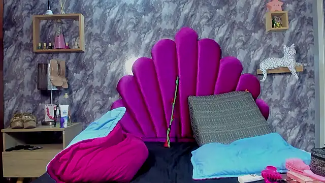 Snapshot of EMMAPARISS chatting on January 17, 11:58 am EMMAPARISS online show from January 17, 11:58 am