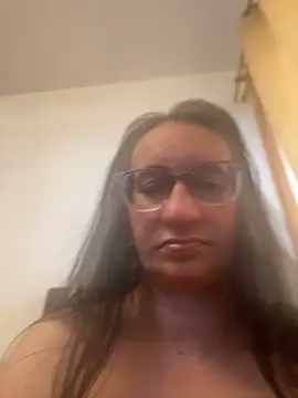 Snapshot of gloria7v05 chatting on June 2, 3:01 pm gloria7v05 online show from June 2, 3:01 pm