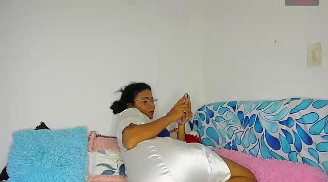 Nenita Hot  online show from March 14, 12:43 am