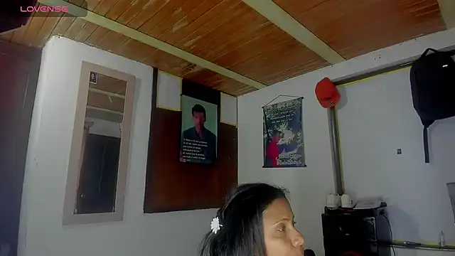 Nenita Hot  online show from November 4, 11:30 pm