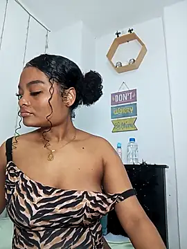 Snapshot of gianna_smith chatting on February 27, 6:35 am gianna smith online show from February 27, 6:35 am