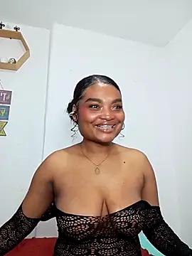 Snapshot of gianna_smith chatting on February 6, 4:19 am gianna smith online show from February 6, 4:19 am