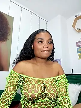 Snapshot of gianna_smith chatting on October 22, 6:13 am gianna smith online show from October 22, 6:13 am