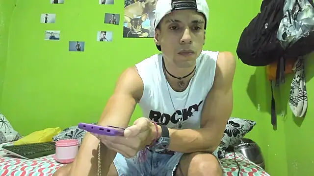 Snapshot of MikeRose94 chatting on June 6, 6:46 pm MikeRose94 online show from June 6, 6:46 pm