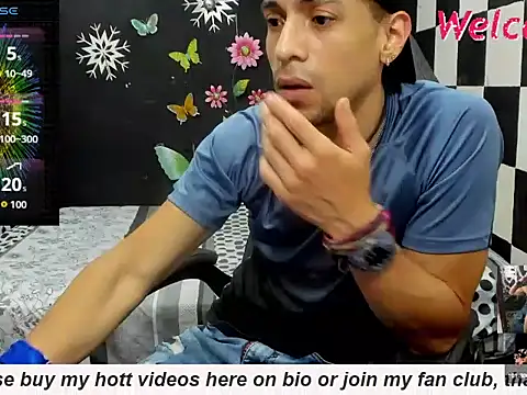 Snapshot of MikeRose94 chatting on February 1, 5:22 pm MikeRose94 online show from February 1, 5:22 pm