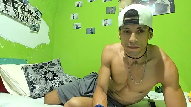 Snapshot of MikeRose94 chatting on June 16, 1:49 am MikeRose94 online show from June 16, 1:49 am
