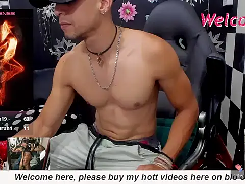 MikeRose94 online show from November 1, 5:40 pm