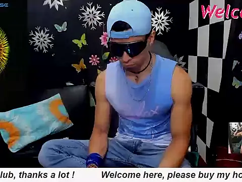 Snapshot of MikeRose94 chatting on February 8, 6:49 pm MikeRose94 online show from February 8, 6:49 pm