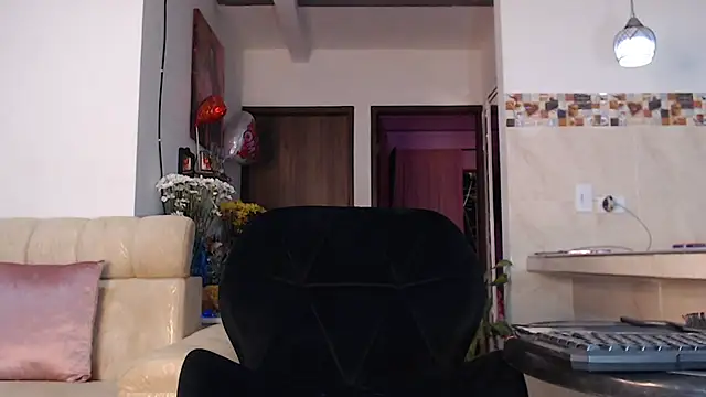 Snapshot of mistressbigcock777 chatting on October 7, 6:03 am mistressbigcock777 online show from October 7, 6:03 am
