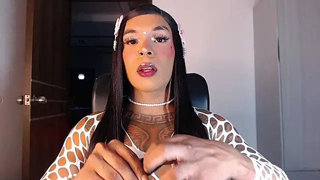 Snapshot of mistressbigcock777 chatting on October 17, 4:27 am mistressbigcock777 online show from October 17, 4:27 am