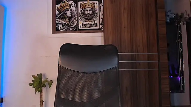 Snapshot of mistressbigcock777 chatting on February 26, 4:56 am mistressbigcock777 online show from February 26, 4:56 am