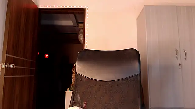 mistressbigcock777 online show from May 8, 6:39 am