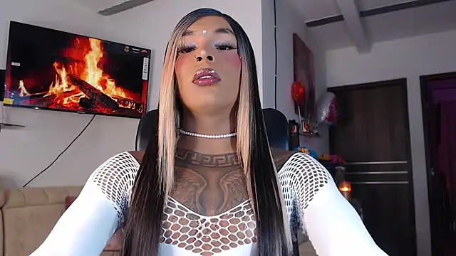 Snapshot of mistressbigcock777 chatting on September 28, 2:29 am mistressbigcock777 online show from September 28, 2:29 am