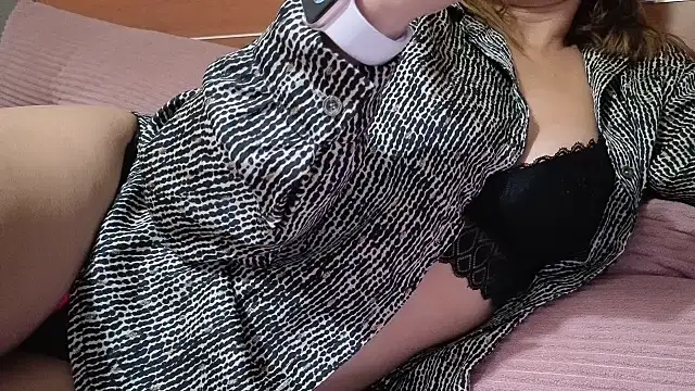 Snapshot of ScarletScarlet15 chatting on October 26, 2:17 pm ScarletScarlet15 online show from October 26, 2:17 pm