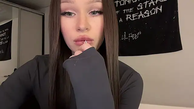 ur molly online show from December 3, 3:00 pm