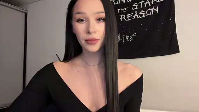 ur molly online show from December 18, 9:03 am