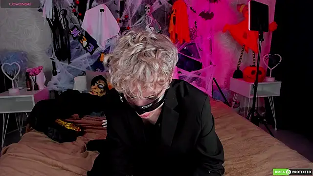 TrevorBenson online show from October 31, 3:25 am