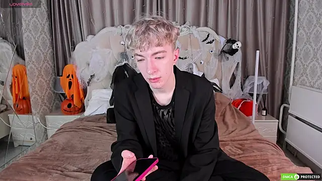 TrevorBenson online show from October 24, 2:54 am