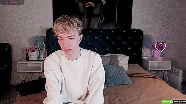 TrevorBenson online show from November 25, 3:29 am