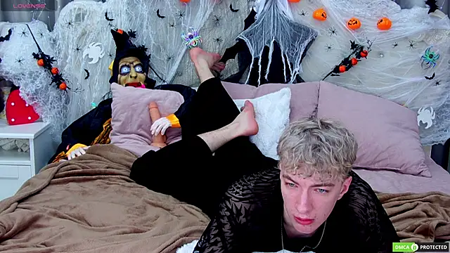 TrevorBenson online show from October 25, 4:11 am