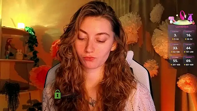 lady curls online show from April 5, 9:10 pm