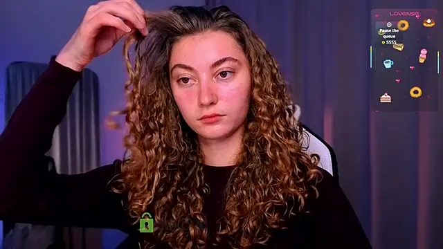 lady curls online show from October 4, 10:00 pm