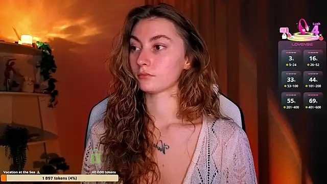 lady curls online show from April 17, 8:33 pm