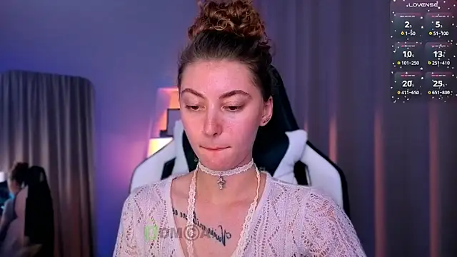 lady curls online show from September 19, 7:07 pm