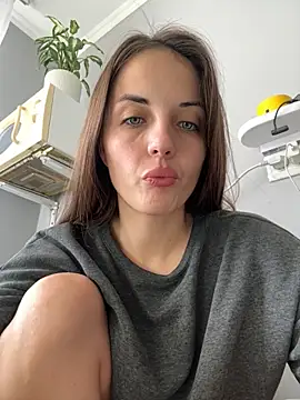 Snapshot of AmiLavs chatting on October 24, 9:41 am AmiLavs online show from October 24, 9:41 am