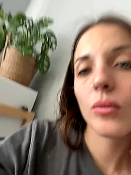 Snapshot of AmiLavs chatting on November 6, 10:08 am AmiLavs online show from November 6, 10:08 am