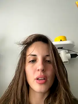 Snapshot of AmiLavs chatting on November 25, 9:42 am AmiLavs online show from November 25, 9:42 am