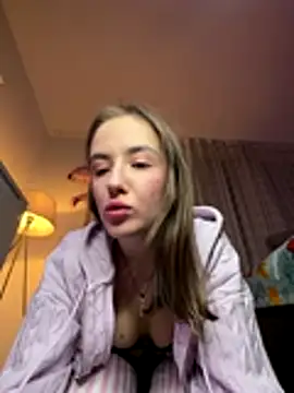 EmilyWi  online show from December 15, 10:04 pm