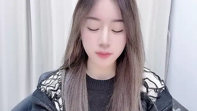 Snapshot of chloe-01 chatting on December 7, 12:29 pm chloe-01 online show from December 7, 12:29 pm