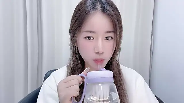 Snapshot of chloe-01 chatting on January 17, 12:31 pm chloe-01 online show from January 17, 12:31 pm