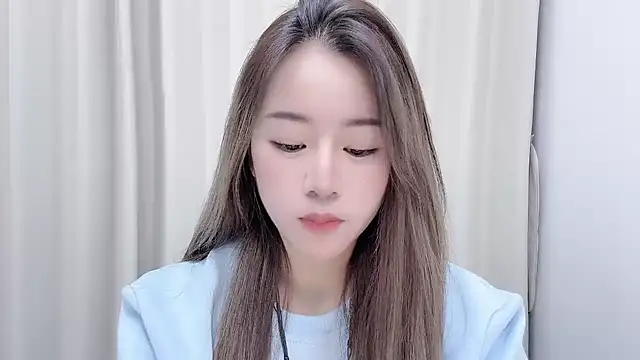 Snapshot of chloe-01 chatting on December 29, 12:23 pm chloe-01 online show from December 29, 12:23 pm