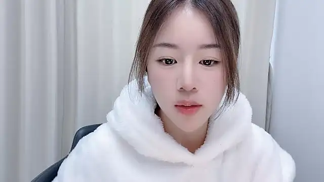 Snapshot of chloe-01 chatting on December 6, 4:19 am chloe-01 online show from December 6, 4:19 am