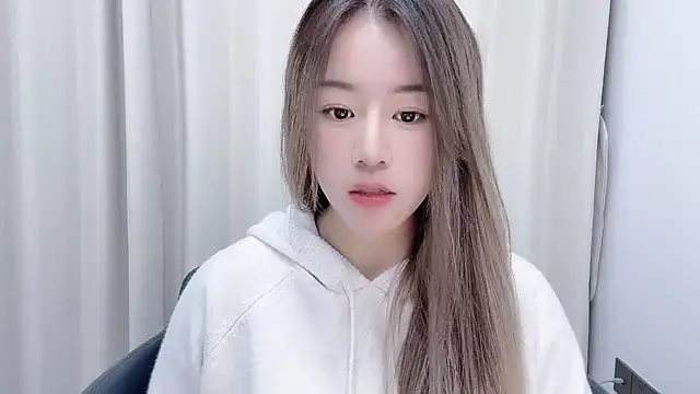 Snapshot of chloe-01 chatting on December 18, 12:18 pm chloe-01 online show from December 18, 12:18 pm