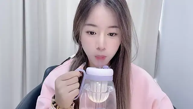 Snapshot of chloe-01 chatting on December 14, 4:34 am chloe-01 online show from December 14, 4:34 am