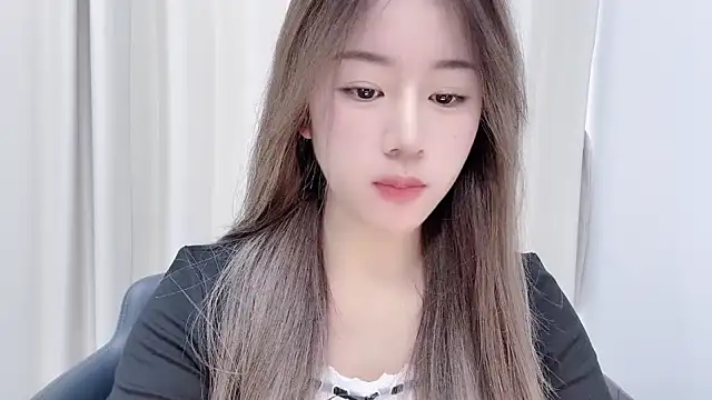 Snapshot of chloe-01 chatting on December 8, 4:22 am chloe-01 online show from December 8, 4:22 am