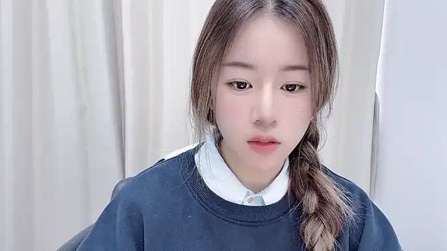 Snapshot of chloe-01 chatting on December 16, 4:23 am chloe-01 online show from December 16, 4:23 am