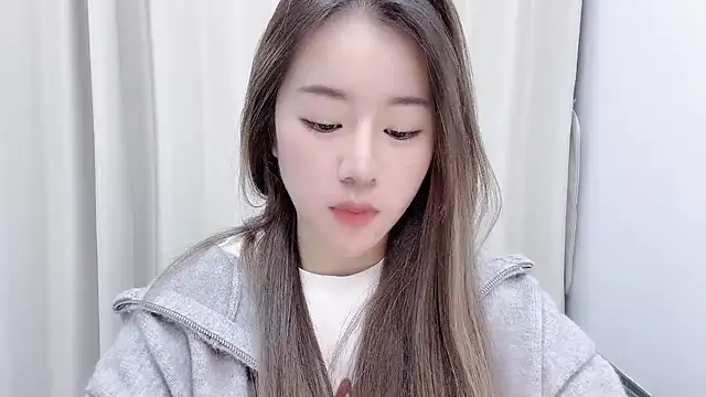 Snapshot of chloe-01 chatting on December 17, 12:33 pm chloe-01 online show from December 17, 12:33 pm